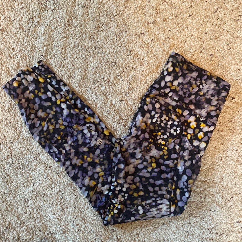 Lululemon 25 inch - patterned, size 4